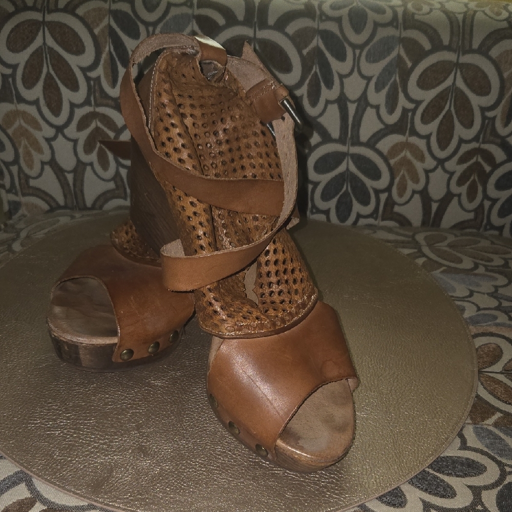 Free People Brown Leather Women's Sandals.Size 8.
